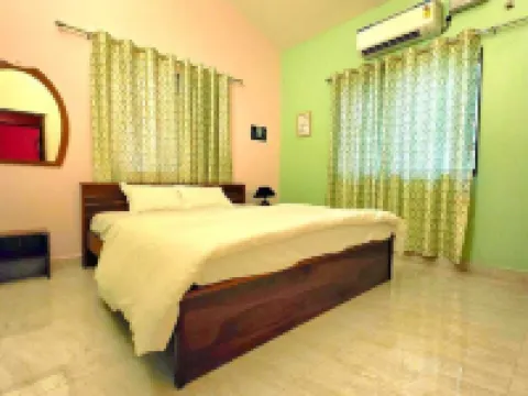 Whispering Palm Parra Hotels in Parra