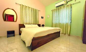 Whispering Palm Parra