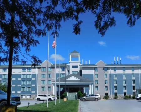 Comfort Inn & Suites Glen Mills - West Chester Hotels in Delaware County