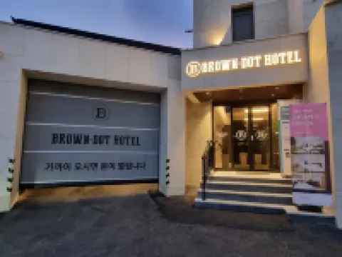 Brown Dot Jeonju Geumamdong Terminal Branch Jeonju Stadium周辺のホテル