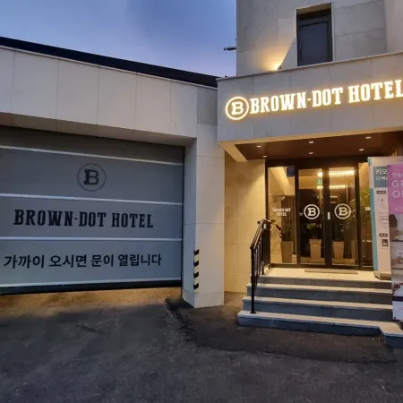 Brown Dot Jeonju Geumamdong Terminal Branch Отели рядом с достопримечательностью «Стадион Чонджу»