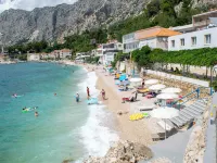 Beach Hotel Hotele w: Drasnice