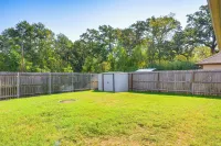 9 Mi to College Station: Dog-friendly Home w/ Yard - Country Houses