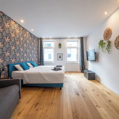 Velvet Vienna - Free Parking & EV - Near U1 Metro 10区　ファヴォリーテン周辺のホテル