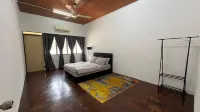 Bayan Lepas Getaway - Nature Views & BBQ Haven - 3-Star