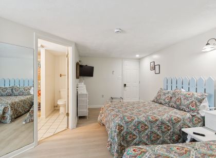 Dave's Last Resort Poolside - Long Stay Discount - Comforting Cabin 2 1 Bedroom Hotel Room
