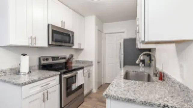  Landing Furnished Apartments - DeSoto