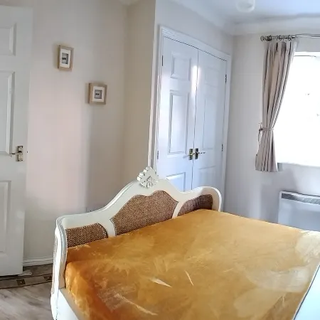 Canalside Chic – Your London Escape Starts Here!  Wifi and Airport Transfers