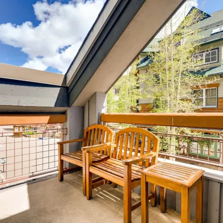 Updated 1Br Premier  at Black Bear Lodge- Kids Ski Free 1 Bedroom Condo by RedAwning