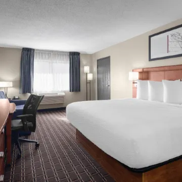 Travelodge by Wyndham Fargo West Acres