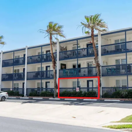 Updated - Comfy Inside - Beach 50 Yards Away