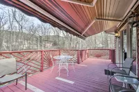 Damascus Home w/ Fire Pit & Views, Walk to Shops! - parking