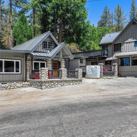 The Grand Idyllwild Lodge