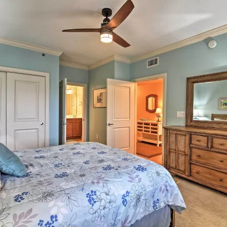 Beachfront Destin Condo w/ Pool & Harbor View!