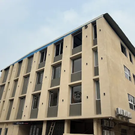 Hotel Kajal Inn Отели рядом с достопримечательностью «Даргах Шариф»