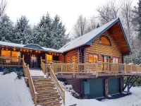 Handcrafted Log Home Near Sugarbush & MAD River Glen • Walk to Blueberry Lake Hotels in Warren