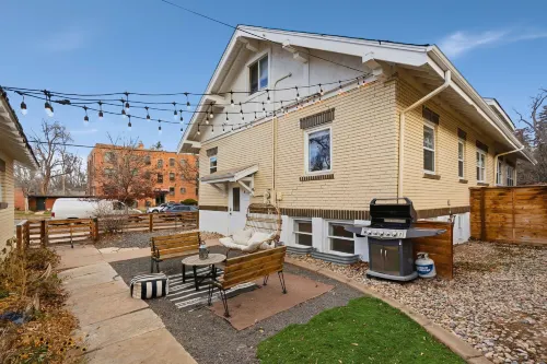 Mathews House 4 King Beds Near CSU & Old Town - Homestays