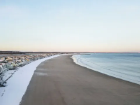 10 Second Walk to Beach:Rare Top Floor Atlantic Ave Pet Friendly Oceanview Condo