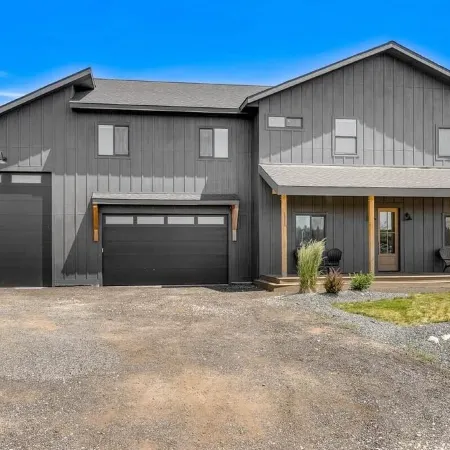 Three Primary Suites: Family and Dog Friendly