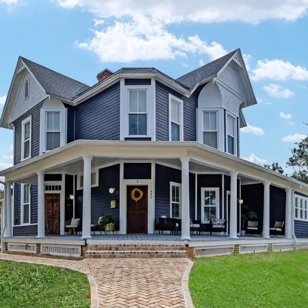 Luxury Downtown with Parking Near Wec Springs, Forest and Santos Trailhead