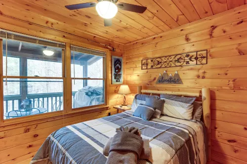 Blue Ridge Cozy Cabin in the Woods w/ Hot Tub! - 3-Star