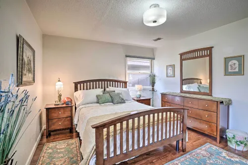 Hot Tub & Views: Spacious Getaway on Rogue River - Balkon