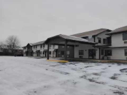 Super 8 by Wyndham Morris Hotels in Morris