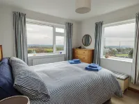 Yr Orsedd Hotels in Llanfaethlu