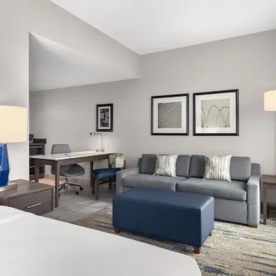 Embassy Suites by Hilton Charlotte Ayrsley Hotels near Uptown/Business District