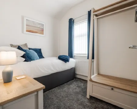 3-Bed House Near Liverpool | Long & Short Sta… Hotels in Bootle