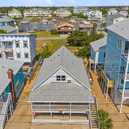 "Sand Dollar Suites" Suite 4: A Short Stroll from Our Sandy Shores!