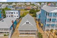 "Sand Dollar Suites" Suite 6: A Short Stroll from Our Sandy Shores!