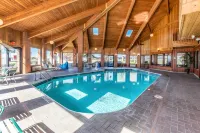 Econo Lodge Inn & Suites - Pools