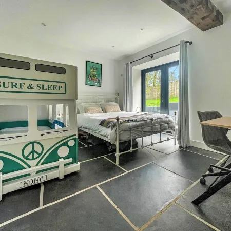 Cottage in Millbrook With Countryside Views Ξενοδοχεία στην πόλη Torpoint
