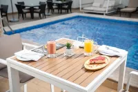 Landmark Hotels & Suites - Formerly Qamar Hotel - piscina
