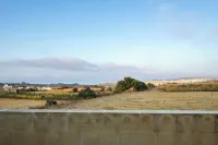 Traditional 2BR - Terrace Country Views