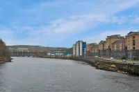 Executive 2Bed City Centre Apartment in Aberdeen - Condos