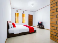 RedDoorz at Pondok Alief near Pantai Ujung Genteng 3 Hotel a Ciracap