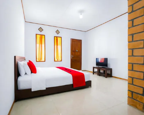 RedDoorz at Pondok Alief near Pantai Ujung Genteng 3 Hotels in Ciracap