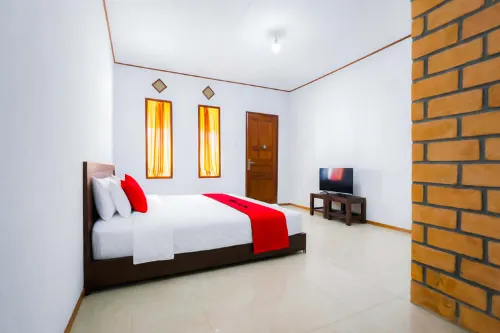 RedDoorz at Pondok Alief near Pantai Ujung Genteng 3