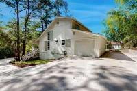 Modern Treehouse Vibes Close to Club and Lake - Boutique