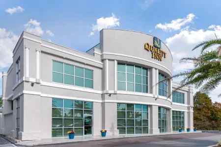 北I-75大學凱藝飯店