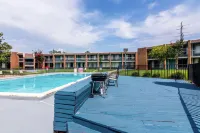 Rest and Relax Inn - Pools