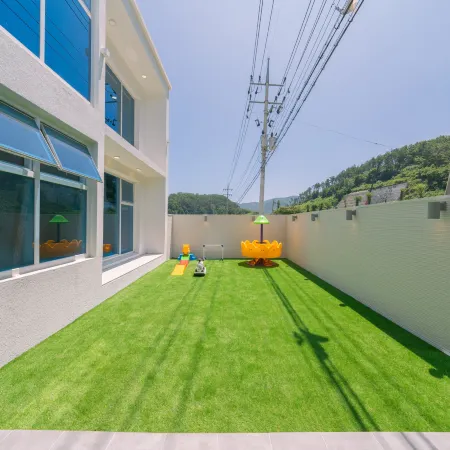 Gyeongju Four Kids Pool Villa Отели рядом с достопримечательностью «Храм Голгулса»
