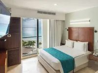 Sunset Royal Beach Resort - All Inclusive Các khách sạn gần Vũ trường Coco Bongo