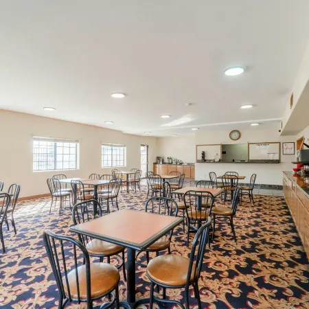 Days Inn & Suites by Wyndham Beeville