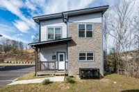 Charming New 5BR/4BA Cabin Near Dollywood. No Stee - Villas