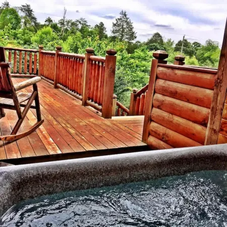 Secluded Cabin Near Smoky Mountains. Hot Tub! Honeymoon!