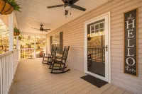 Charming Wine Country Retreat Near Dahlonega Fire Pit, Home Gym, Game Room.