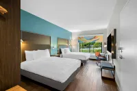 Tru by Hilton Lexington - piscina